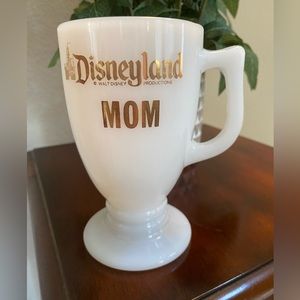 Vintage Walt Disney “Disneyland Mom” coffee mug glass